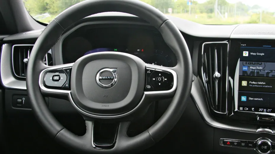 VOLVO XC60 XC60 B5 B AWD Plus Dark aut