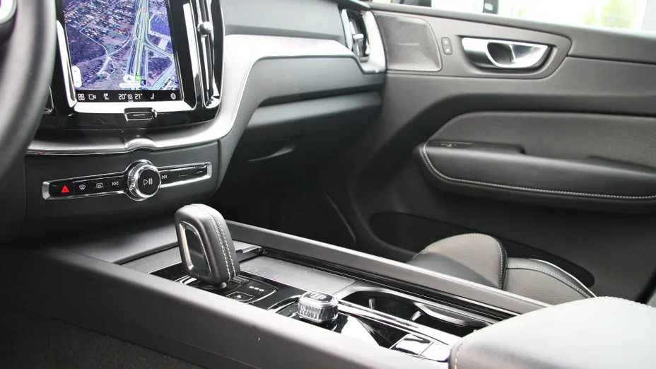 VOLVO XC60 XC60 B5 B AWD Plus Dark aut