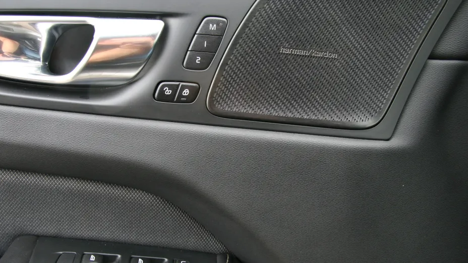 VOLVO XC60 XC60 B5 B AWD Plus Dark aut