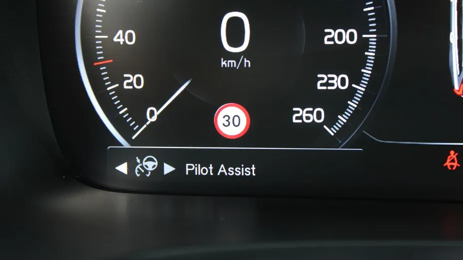 VOLVO V90 V90 B4 D AWD Momentum aut
