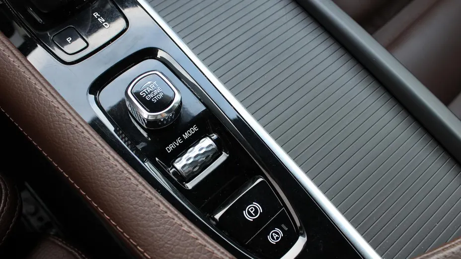 VOLVO V90 V90 B4 D AWD Momentum aut