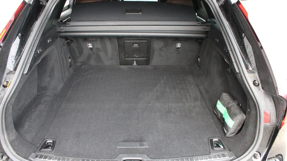 VOLVO V90 V90 B4 D AWD Momentum aut