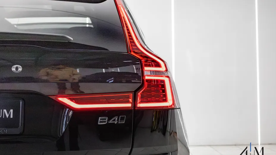 VOLVO XC60 XC60 B4 D AWD Ultimate Dark aut