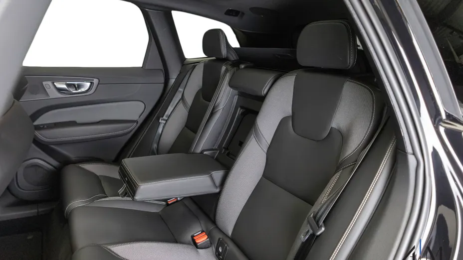 VOLVO XC60 XC60 B4 D AWD Ultimate Dark aut