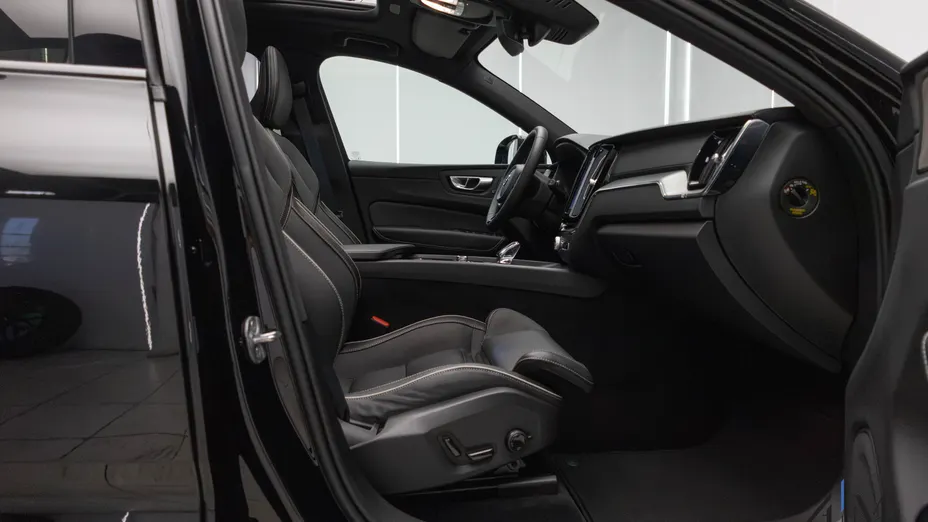 VOLVO XC60 XC60 B4 D AWD Ultimate Dark aut