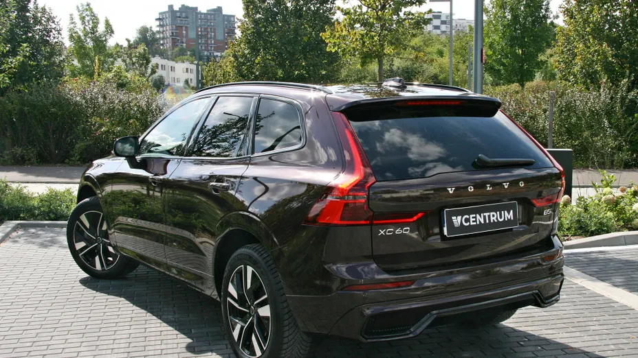 VOLVO XC60 XC60 B5 B AWD Plus Dark aut