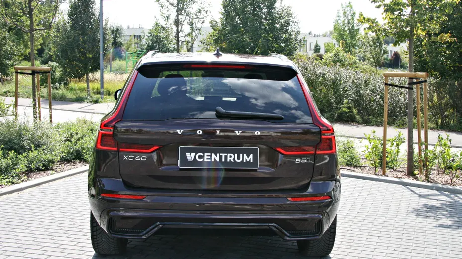 VOLVO XC60 XC60 B5 B AWD Plus Dark aut