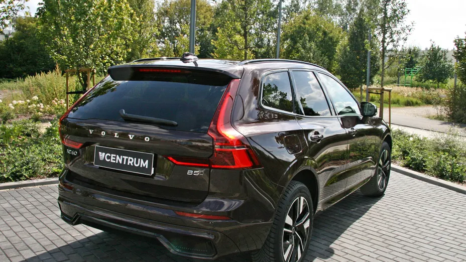 VOLVO XC60 XC60 B5 B AWD Plus Dark aut