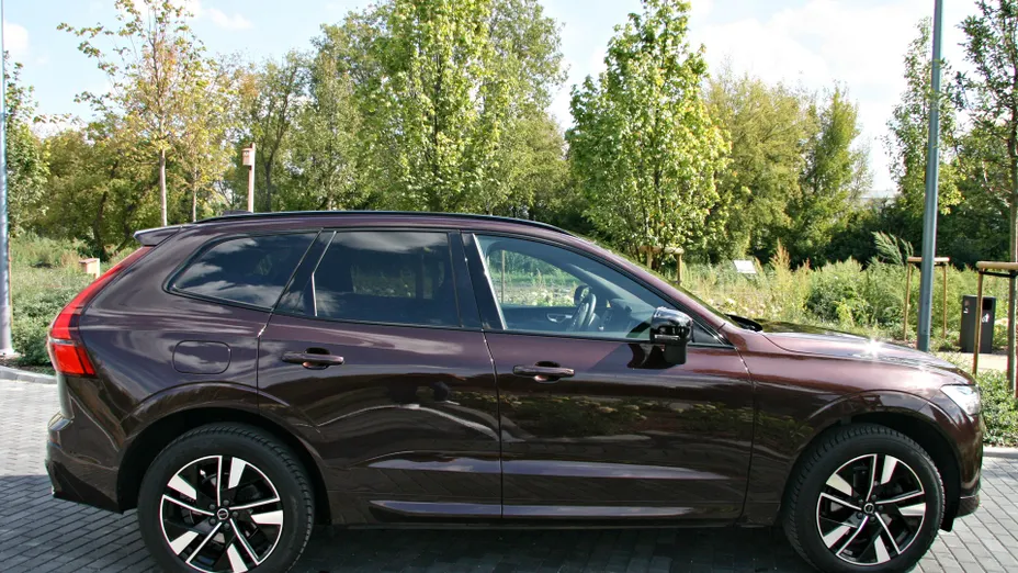 VOLVO XC60 XC60 B5 B AWD Plus Dark aut