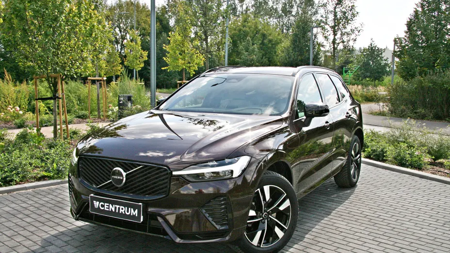 VOLVO XC60 XC60 B5 B AWD Plus Dark aut