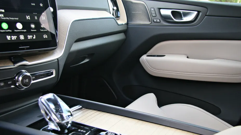 VOLVO XC60 XC60 B5 B AWD Plus Dark aut