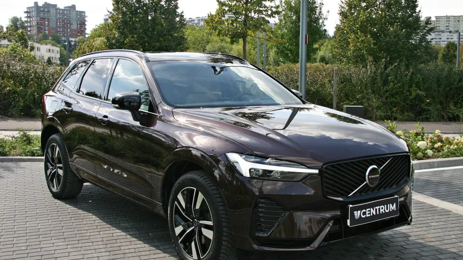 VOLVO XC60 XC60 B5 B AWD Plus Dark aut
