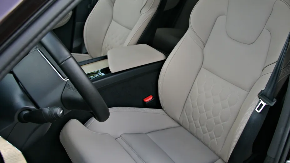 VOLVO XC60 XC60 B5 B AWD Plus Dark aut
