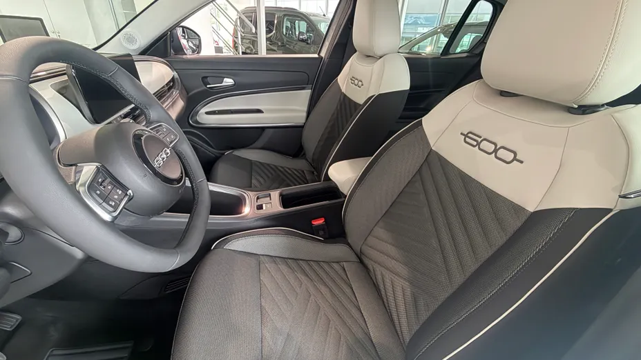 FIAT 600 600 1.2 Turbo Hybrid La Prima eDCT Nowy