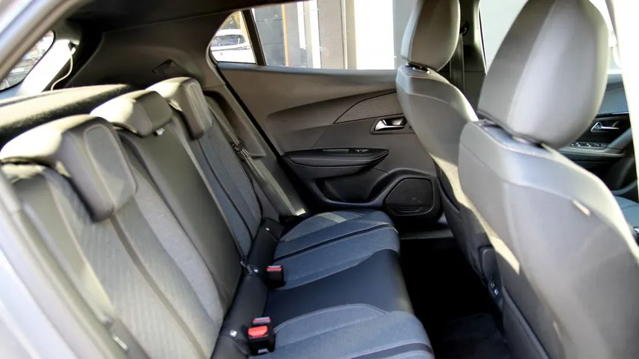 PEUGEOT 2008 2008 PureTech mHEV Allure e-DCS6