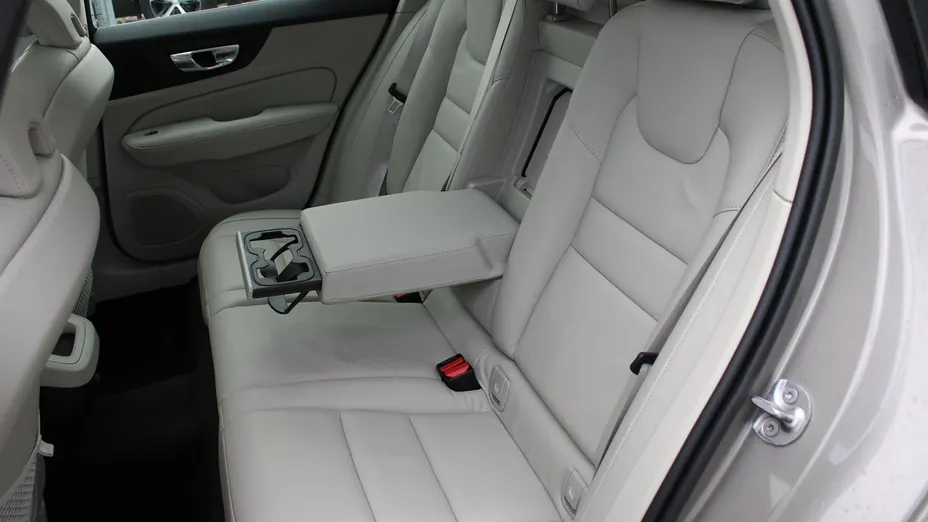 VOLVO V60 V60 CC Pro B4 D AWD aut