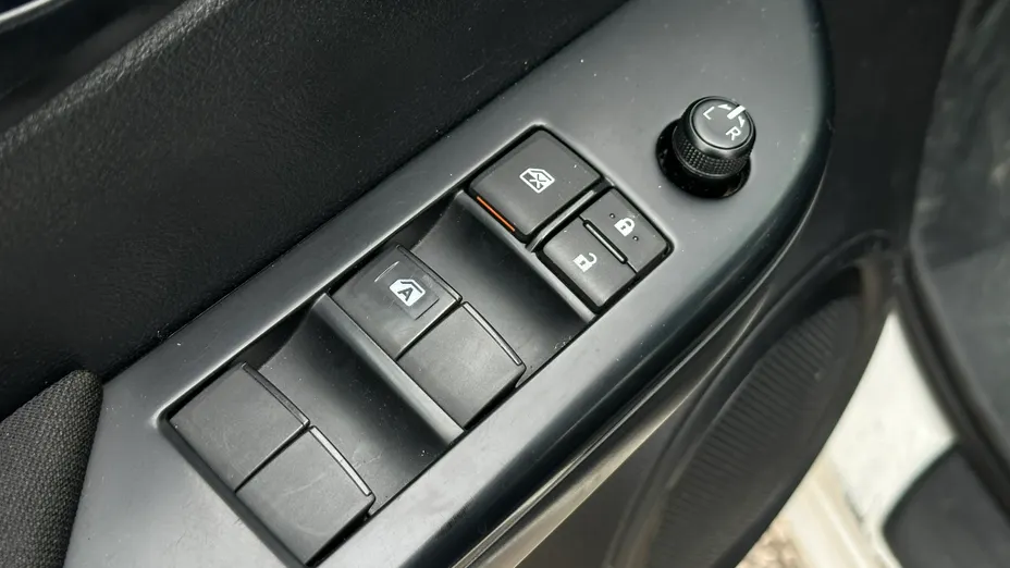 TOYOTA HiLux Hilux 2.4 D-4D Double Cab DLX 4x4