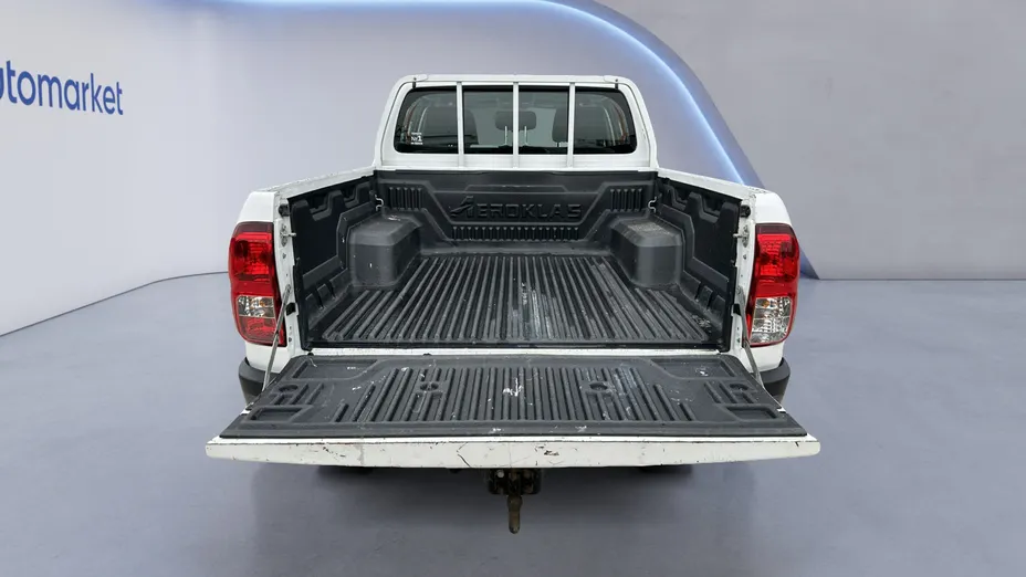 TOYOTA HiLux Hilux 2.4 D-4D Double Cab DLX 4x4