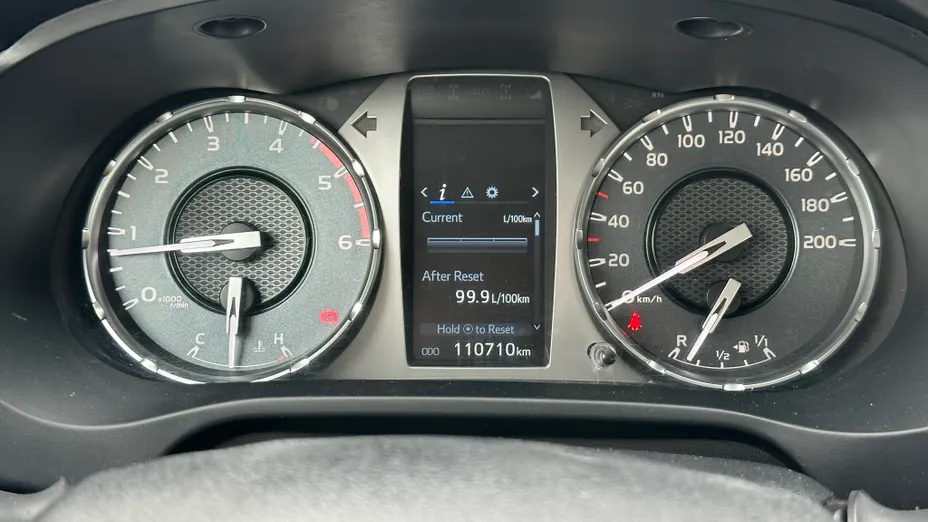 TOYOTA HiLux Hilux 2.4 D-4D Double Cab DLX 4x4