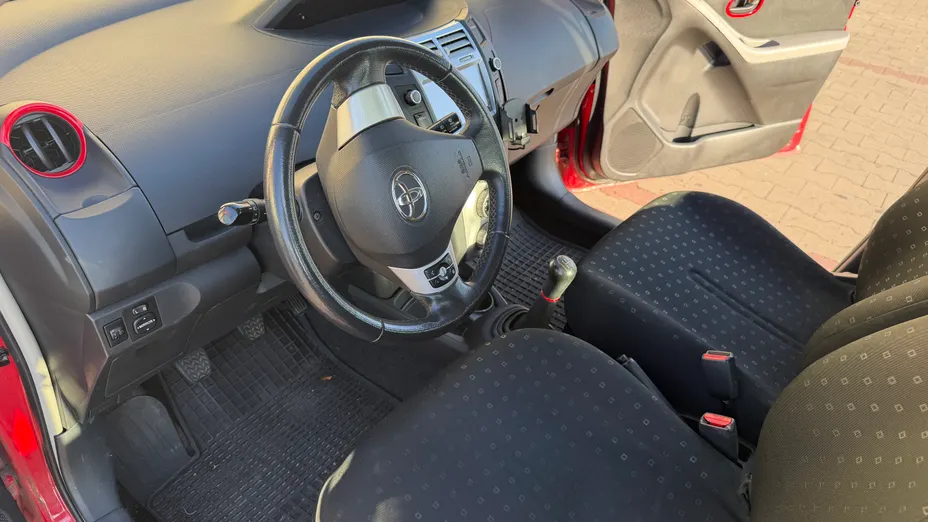 TOYOTA Yaris Yaris 1.0 Luna A/C