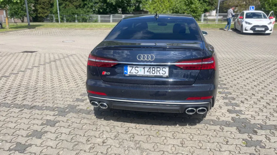 AUDI S6 -