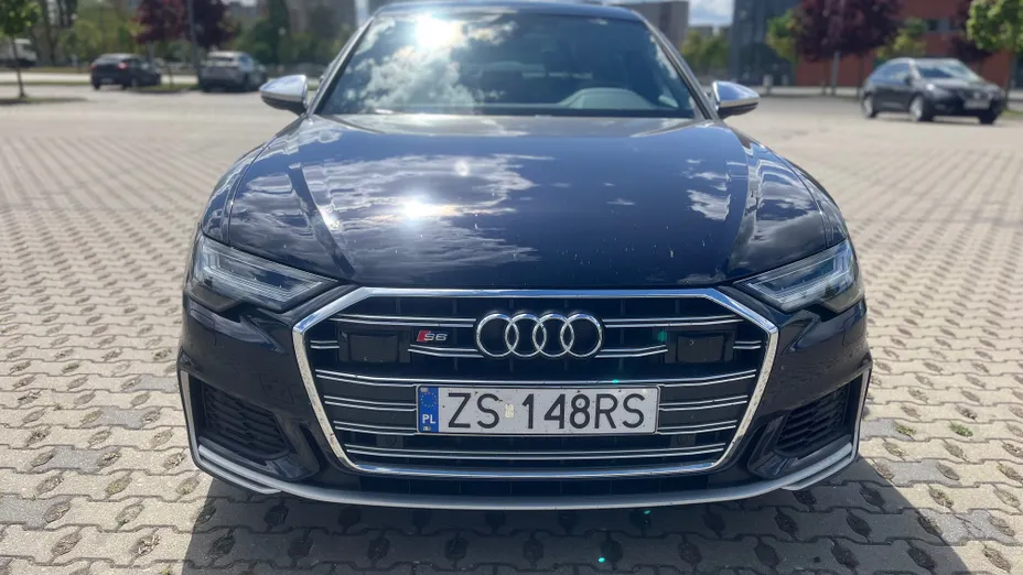 AUDI S6 -