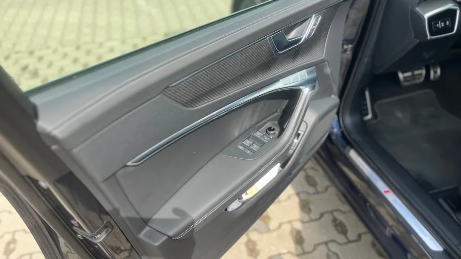 AUDI S6 -