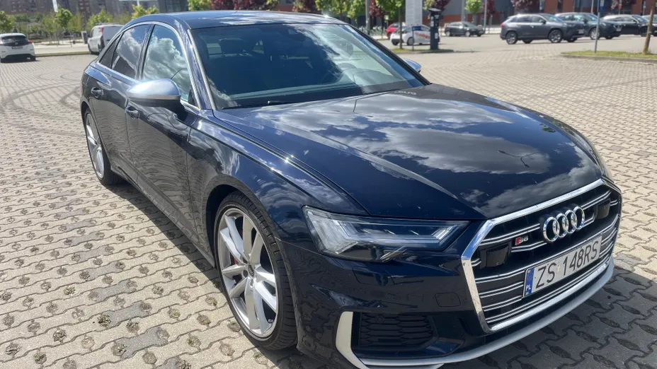 AUDI S6 -