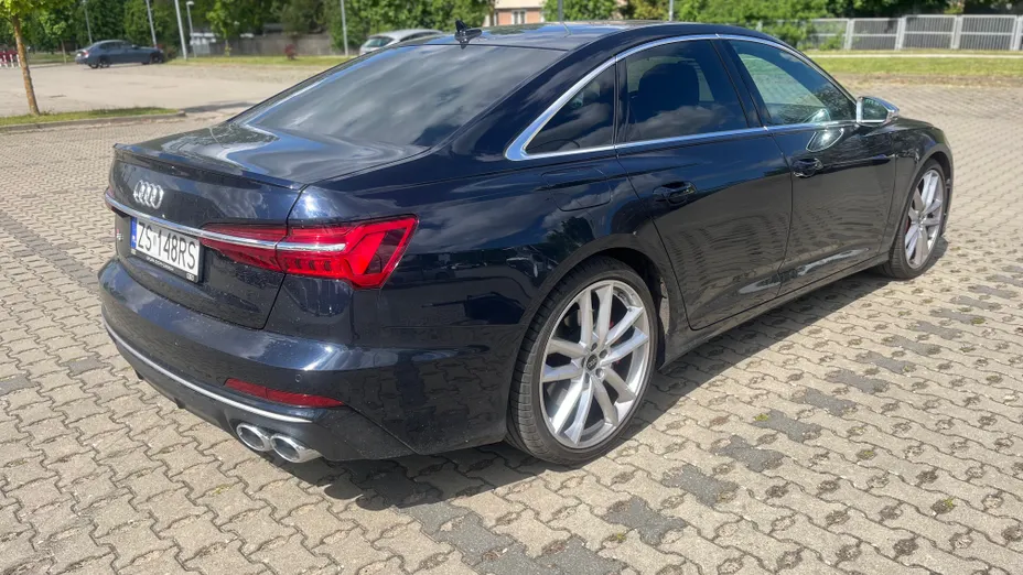 AUDI S6 -