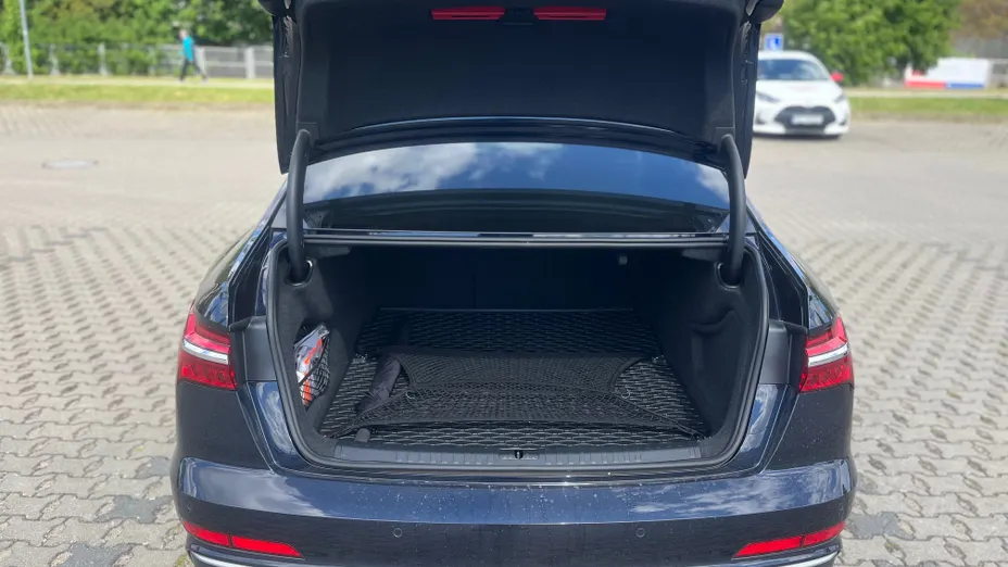 AUDI S6 -