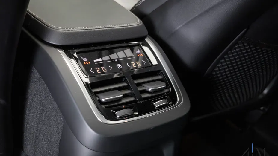 VOLVO XC90 XC90 T8 AWD Plug-In Hybrid Ultimate Dark 7os aut