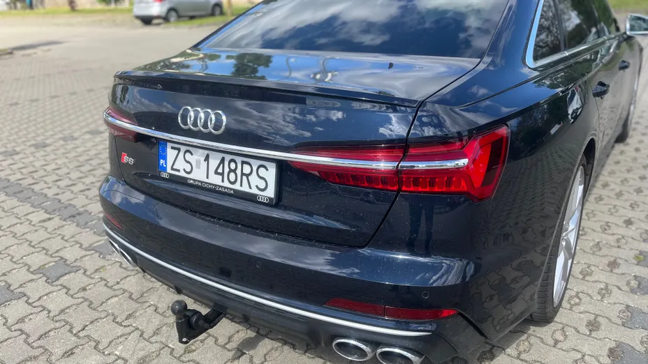 AUDI S6 -