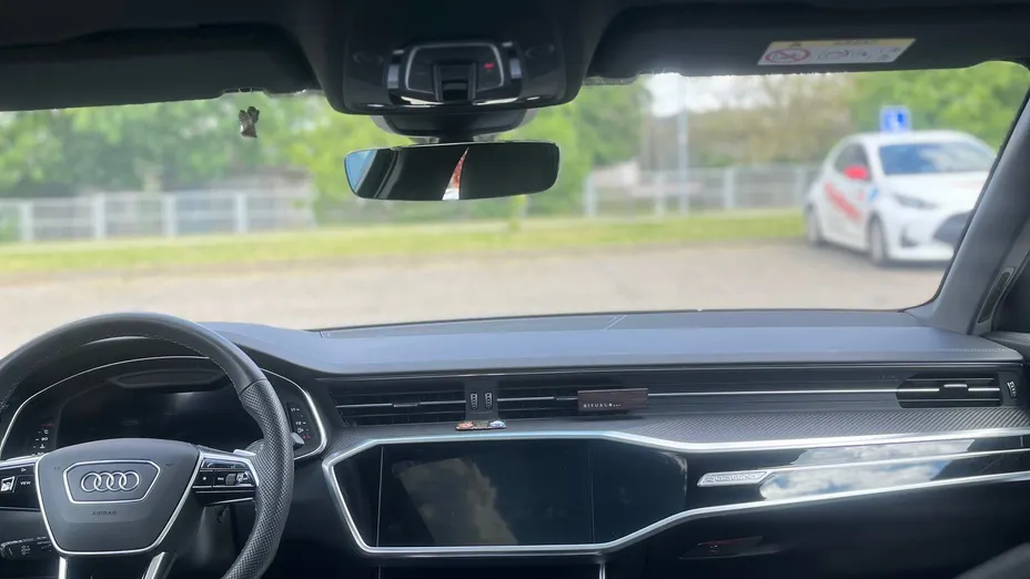 AUDI S6 -