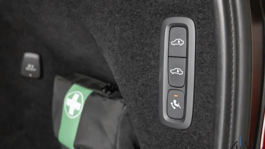 VOLVO XC90 XC90 T8 AWD Plug-In Hybrid Ultimate Dark 7os aut