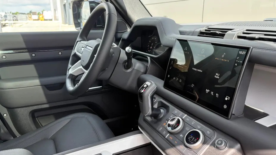 LAND ROVER Defender Defender 110 3.0 D300 mHEV X-Dynamic SE