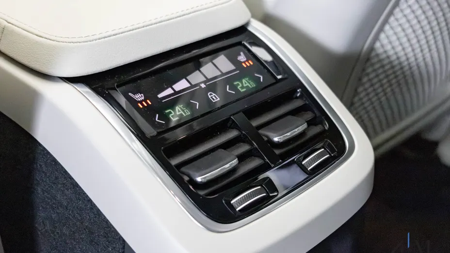 VOLVO XC90 XC90 T8 AWD Plug-In Hybrid Ultimate Dark 7os aut