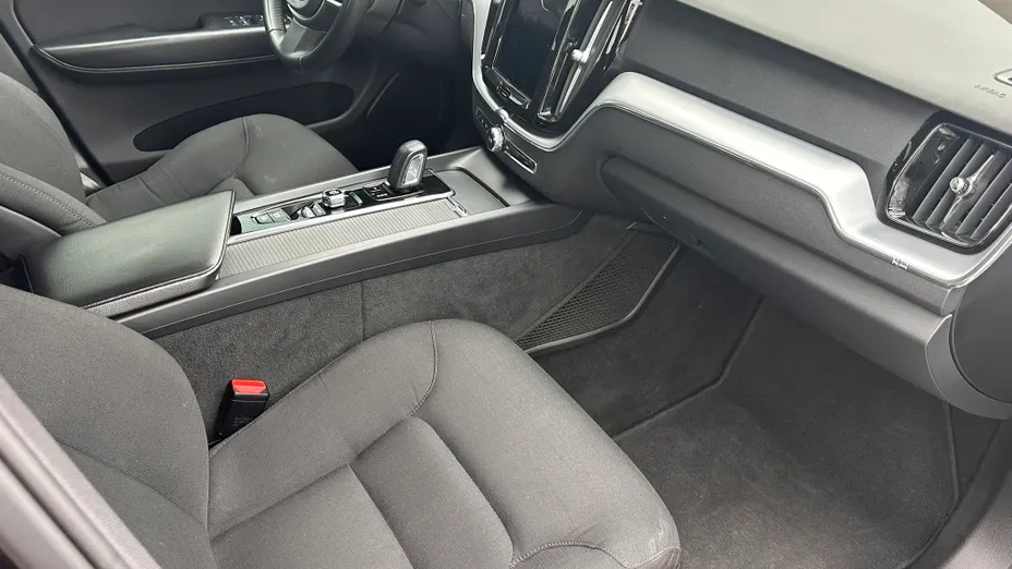 VOLVO XC60 XC60 B4 D AWD Momentum aut