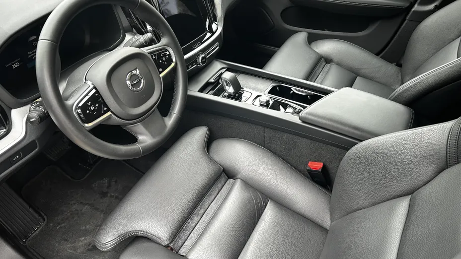 VOLVO V60 V60 B3 B Plus Dark aut