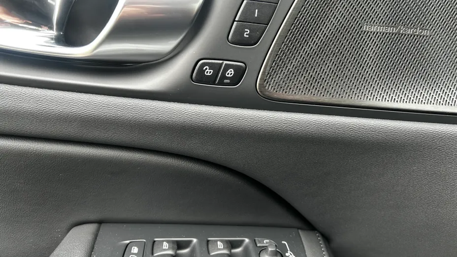 VOLVO V60 V60 B3 B Plus Dark aut