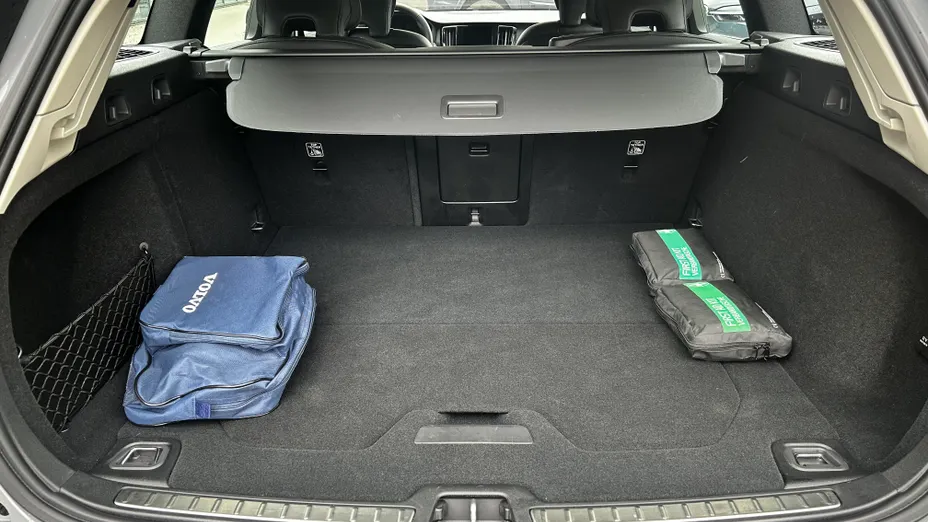 VOLVO V60 V60 B3 B Plus Dark aut