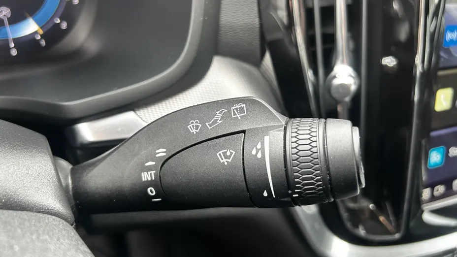 VOLVO V60 V60 B3 B Plus Dark aut