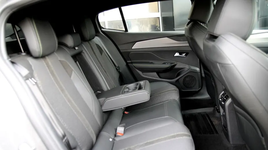 PEUGEOT 408 408 1.2 PureTech mHEV GT S&S e-DSC6