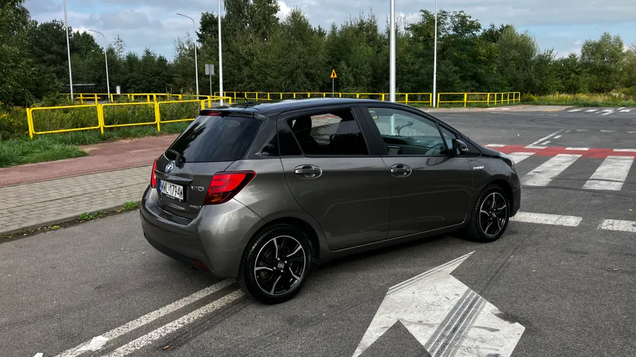 TOYOTA Yaris -