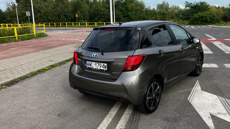 TOYOTA Yaris -