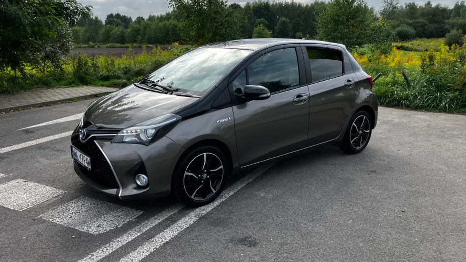 TOYOTA Yaris -