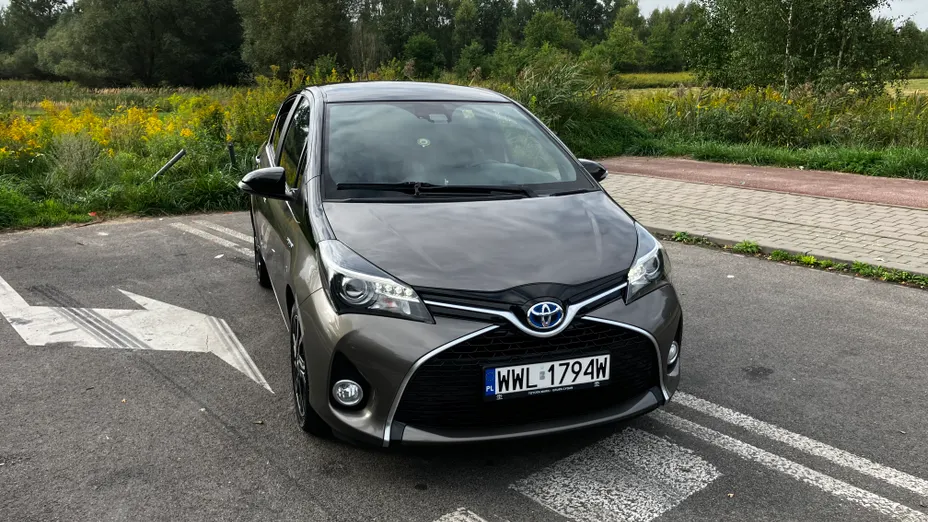 TOYOTA Yaris -
