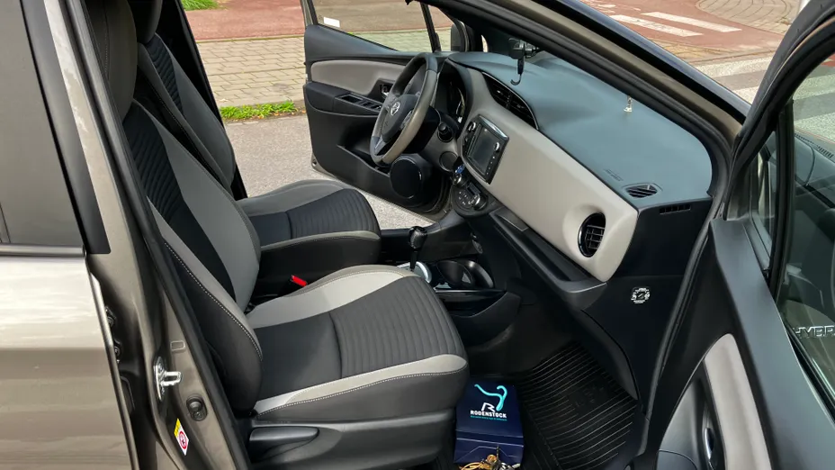 TOYOTA Yaris -