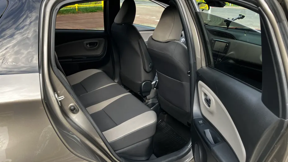 TOYOTA Yaris -