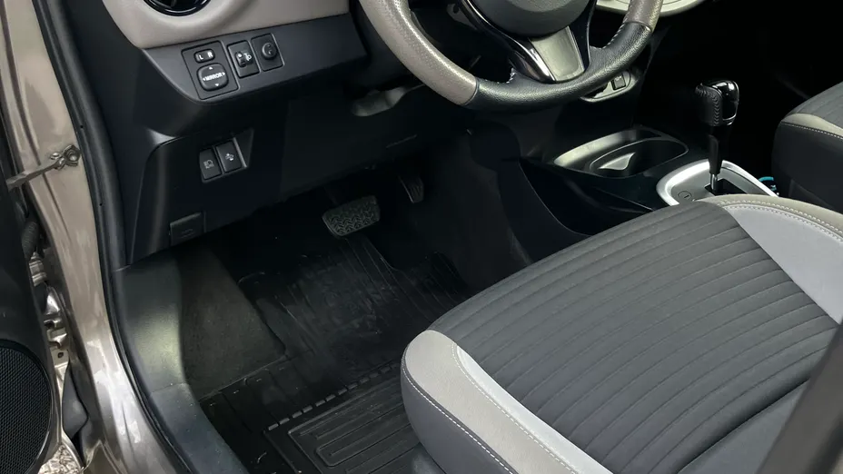 TOYOTA Yaris -