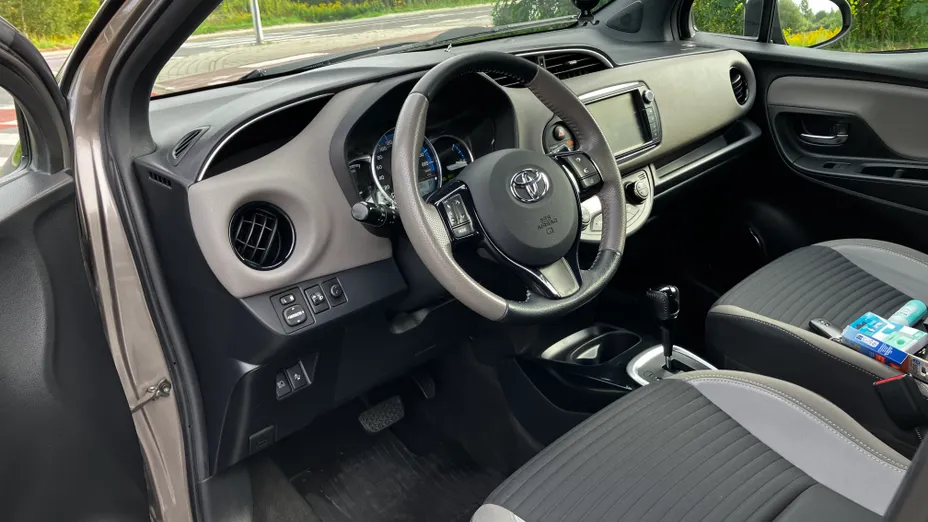 TOYOTA Yaris -